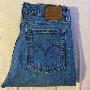 LEVI Wedgie Fit Jeans, Medium Wash, Size 27